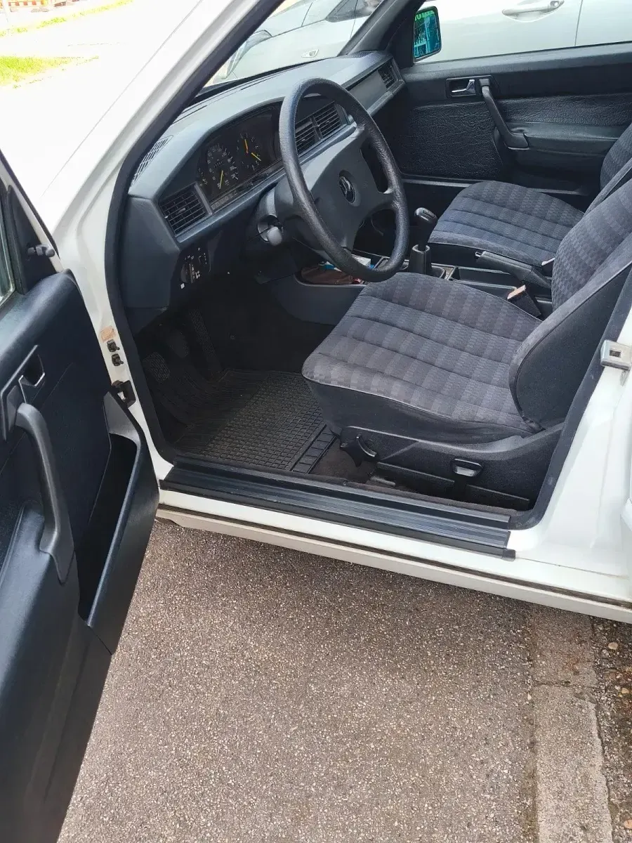 Gebraucht Mercedes 190 109 PS (80 kW) 1990 Weiß Limousine