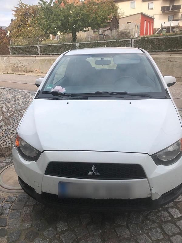 Weiß Gebraucht 2012 Mitsubishi Colt Kleinwagen | 2.899 € (Guter Preis) - Bild 1/4