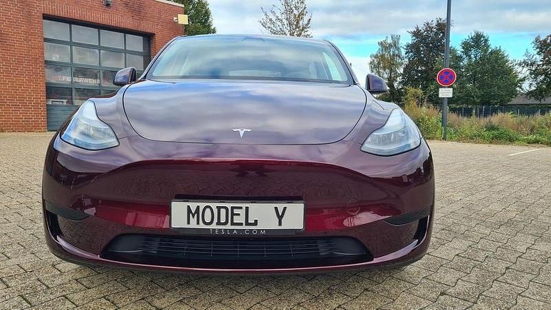 Gebraucht Tesla Model Y Standard Range 235 kW (320 PS) 2024 Midnight cherry red SUV