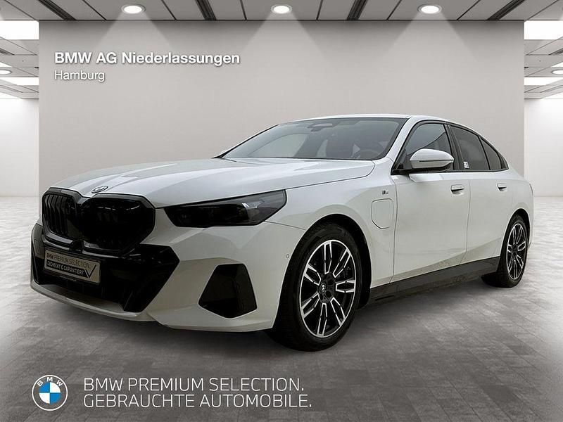 Weiß Gebraucht 2024 BMW 550e Comfort Edition Limousine | 72.366 € (Fairer Preis) - Bild 1/4