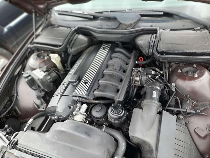 Braun Gebraucht 1996 BMW 528 Limousine | 1.500 € - Bild 1/4