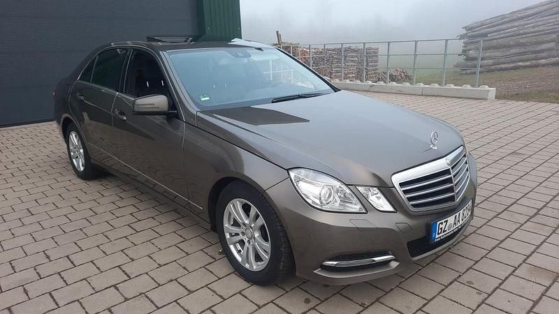 Gebraucht Mercedes E350 Avantgarde 265 PS (194 kW) 2012 Grau Limousine