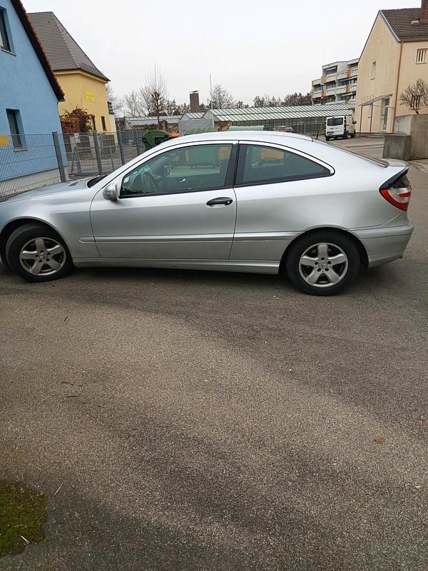 Gebraucht Mercedes C200 170 PS (125 kW) 2005 Silber Coupé