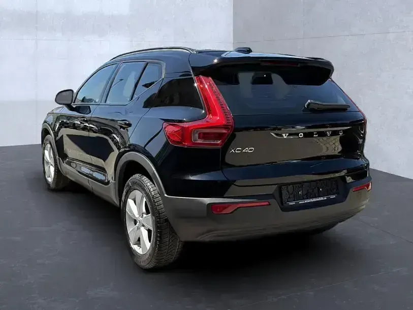 Gebraucht Volvo XC40 129 PS (94 kW) 2022 Black solid (stone) / solid (schwarz) SUV