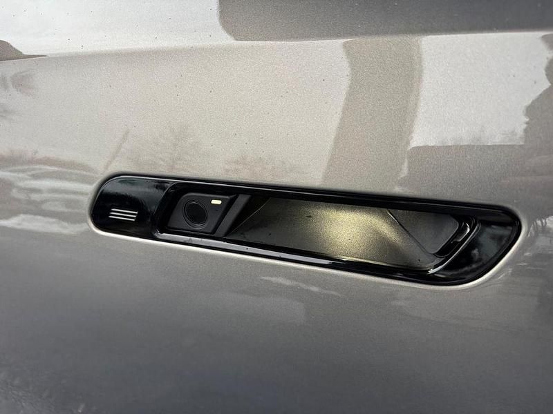 Gebraucht BMW M760e 571 PS (419 kW) 2023 Grau Limousine