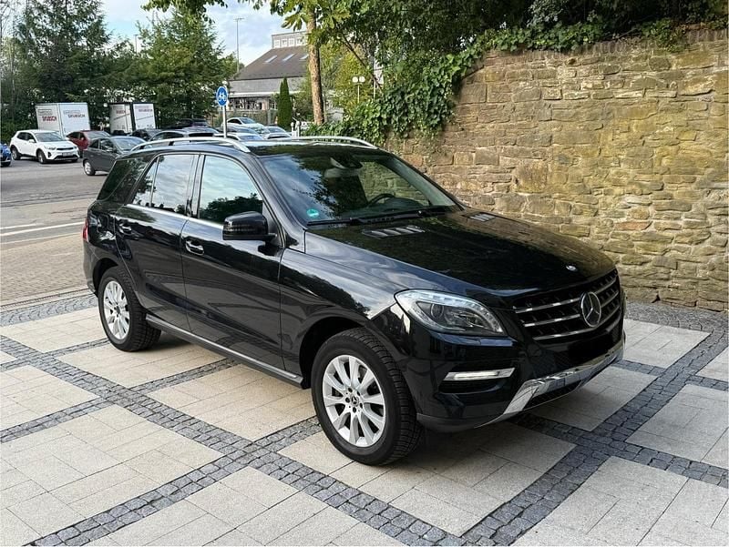 Schwarz Gebraucht 2012 Mercedes ML350 SUV | 13.000 € (Guter Preis) - Bild 1/4