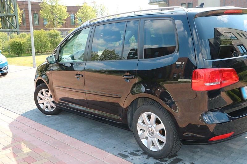 Gebraucht VW Touran Cup 105 PS (77 kW) 2015 Schwarz Van / Kleinbus