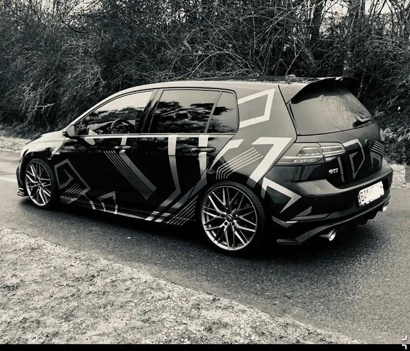 Schwarz Gebraucht 2017 VW Golf VII GTI Limousine | 19.375 € (Superpreis) - Bild 1/4