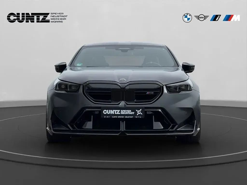 Używany BMW M5 Performance 727 KM (534 kW) 2025 Szary Sedan/Limuzyna
