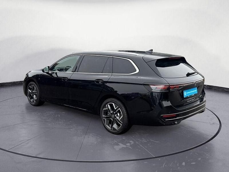 Gebraucht VW Passat Elegance 177 PS (130 kW) 2025 Grenadillschwarz metallic Kombi