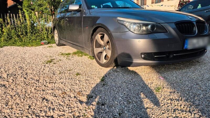 Grau Gebraucht 2007 BMW 530 Limousine | 5.000 € (Guter Preis) - Bild 1/4