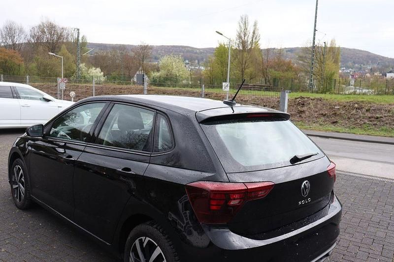 Gebraucht VW Polo Life 95 PS (69 kW) 2024 Schwarz Kleinwagen