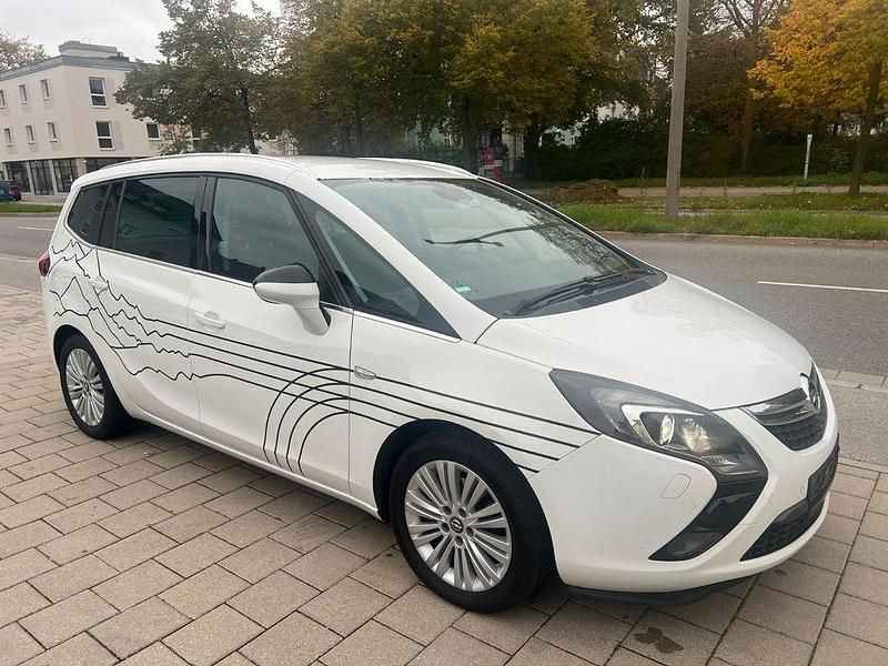 Weiß Gebraucht 2015 Opel Zafira Tourer Business Innovation Van / Kleinbus | 5.150 € (Fairer Preis) - Bild 1/4