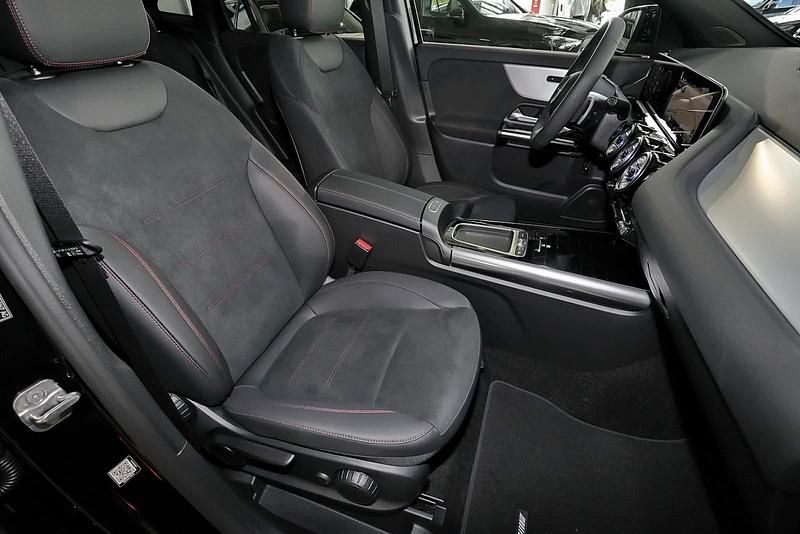 Gebraucht Mercedes GLA200 AMG 163 PS (119 kW) 2025 Metalliclack kosmosschwarz SUV