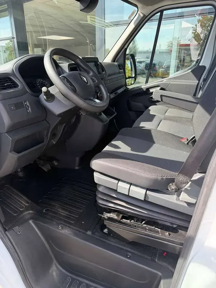 Gebraucht Renault Master Komfort 150 PS (110 kW) 2023 Mineral weiss Van / Kleinbus