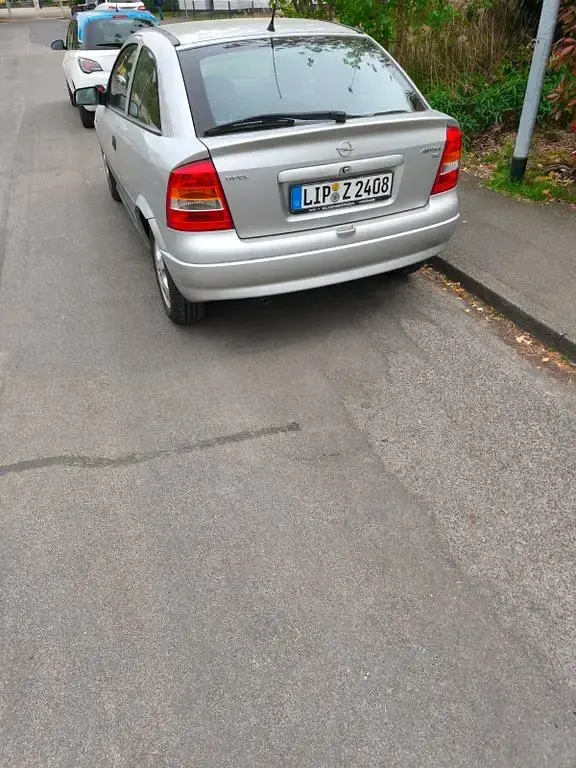 Gebraucht Opel Astra Sport 75 PS (55 kW) 1999 Silber Limousine