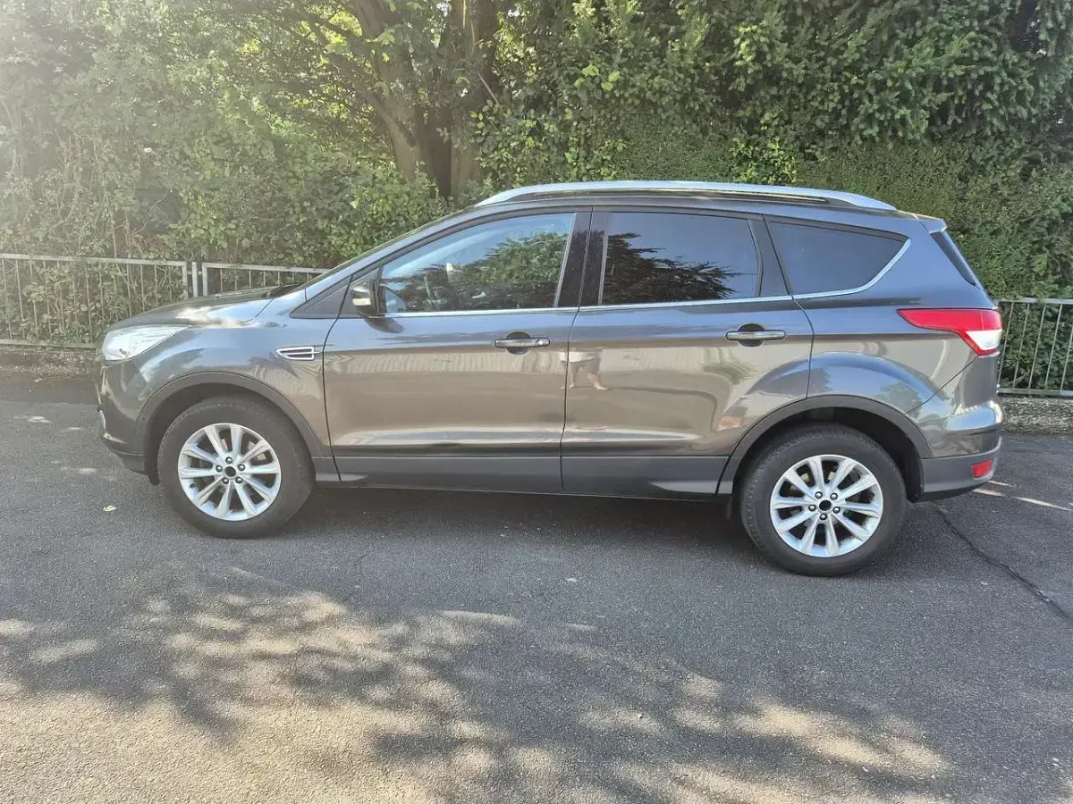 Gebraucht Ford Kuga Titanium 150 PS (110 kW) 2015 Grau SUV