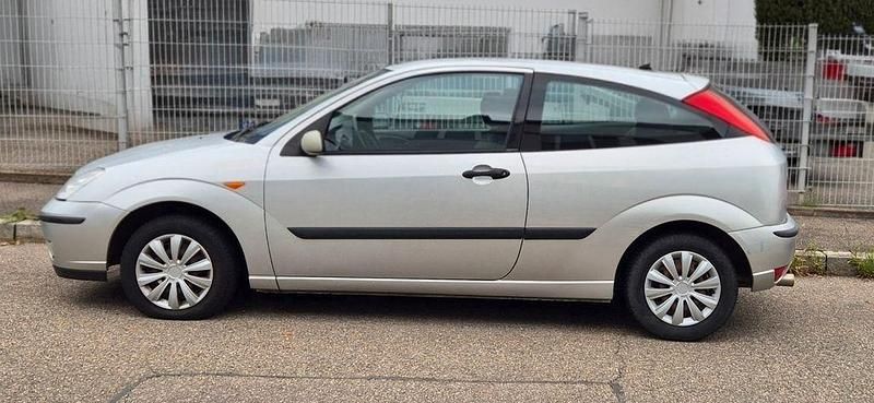 Silber Gebraucht 2004 Ford Focus Limousine | 1.100 € (Guter Preis) - Bild 1/4