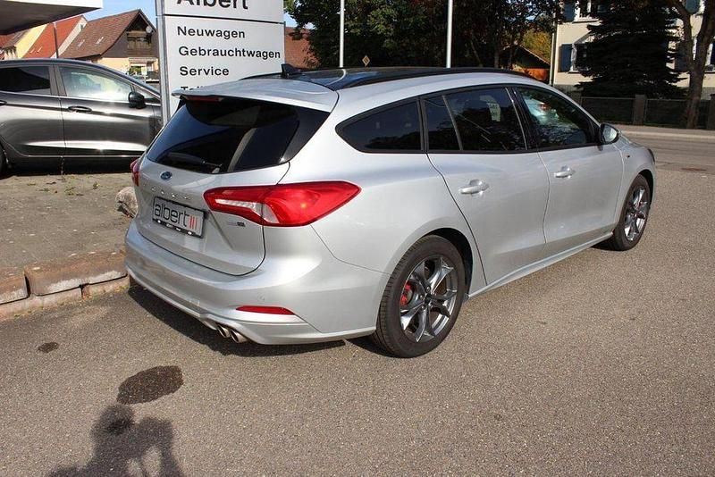 Gebraucht Ford Focus ST-Line 155 PS (114 kW) 2020 Silber Limousine