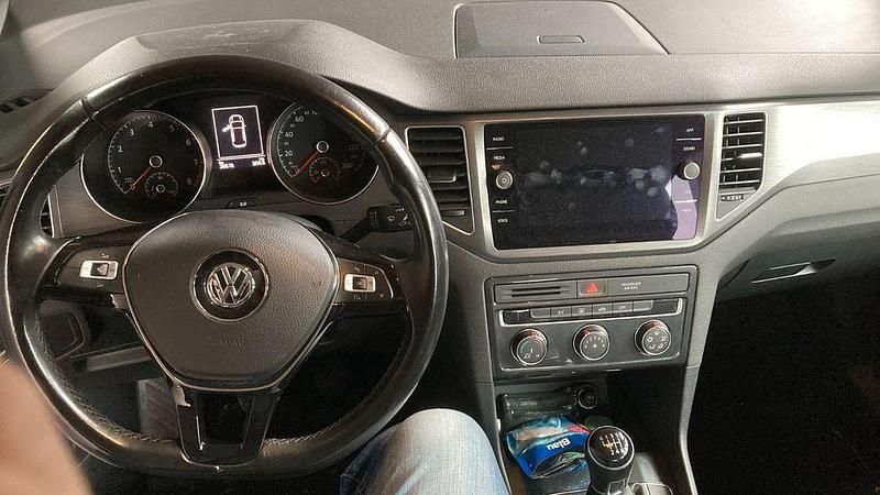 Gebraucht VW Golf Sportsvan Comfortline 131 PS (96 kW) 2018 Grau Van / Kleinbus