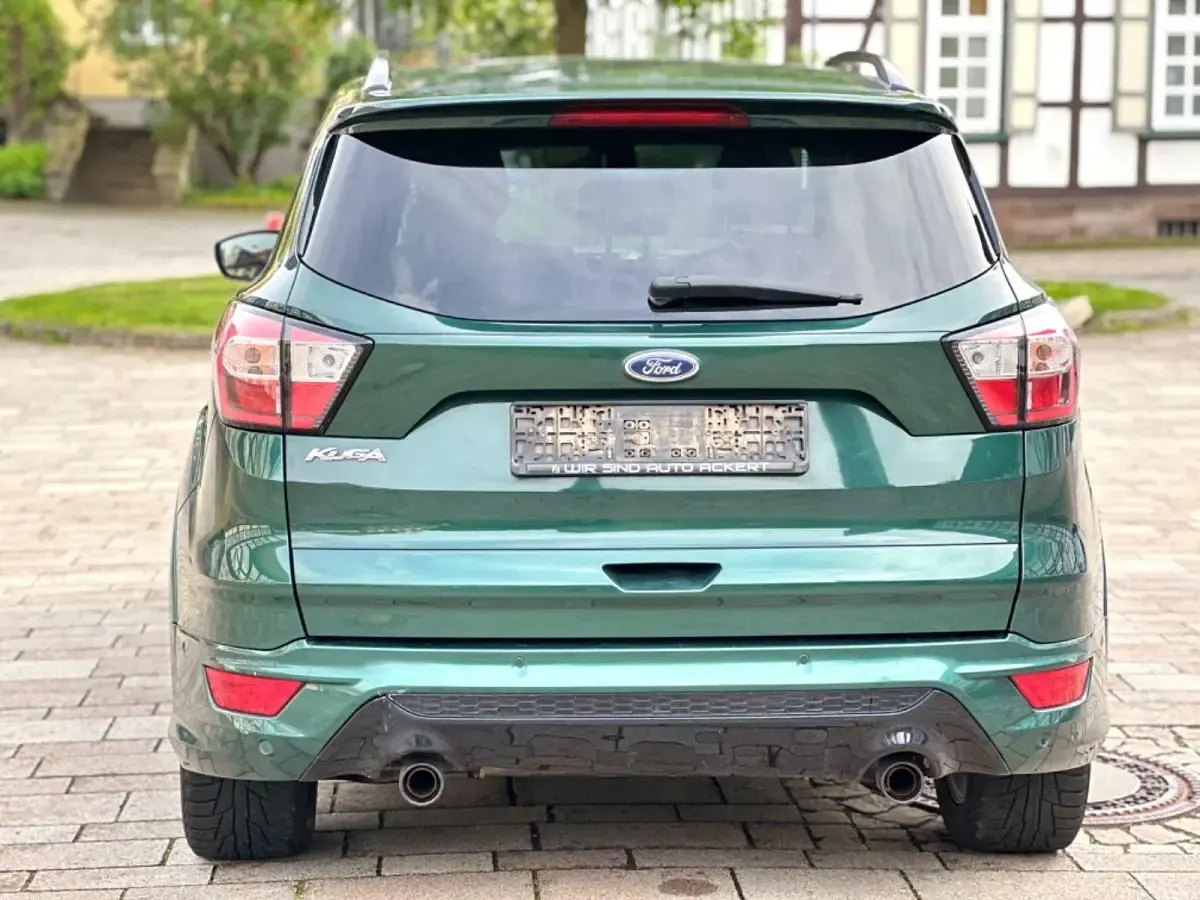 Gebraucht Ford Kuga ST-Line 150 PS (110 kW) 2018 Grün SUV
