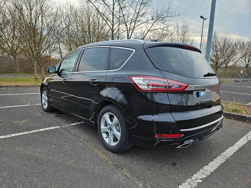Gebraucht Ford S-MAX Titanium 150 PS (110 kW) 2021 Schwarz Van / Kleinbus