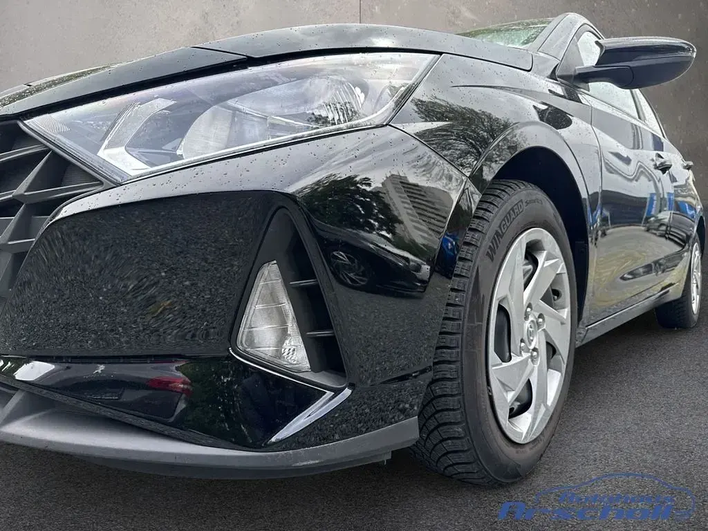 Gebraucht Hyundai i20 Select 84 PS (61 kW) 2022 Schwarz Kleinwagen