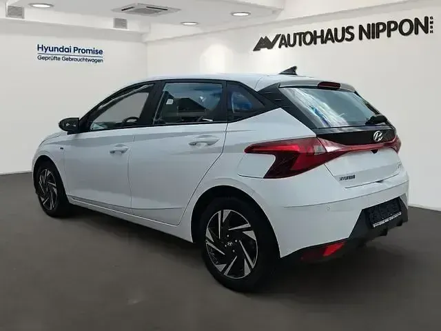 Gebraucht Hyundai i20 Trend 101 PS (74 kW) 2022 Weiß Kleinwagen