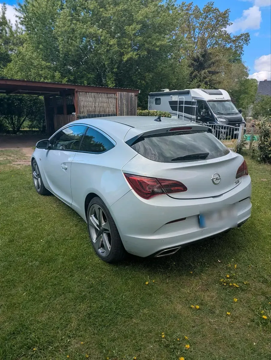 Gebraucht Opel Astra GTC 165 PS (121 kW) 2011 Silber Kleinwagen