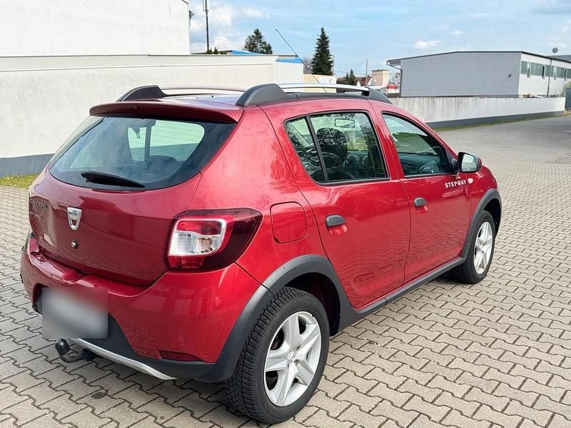 Gebraucht Dacia Sandero Stepway 90 PS (66 kW) 2016 Rot Limousine