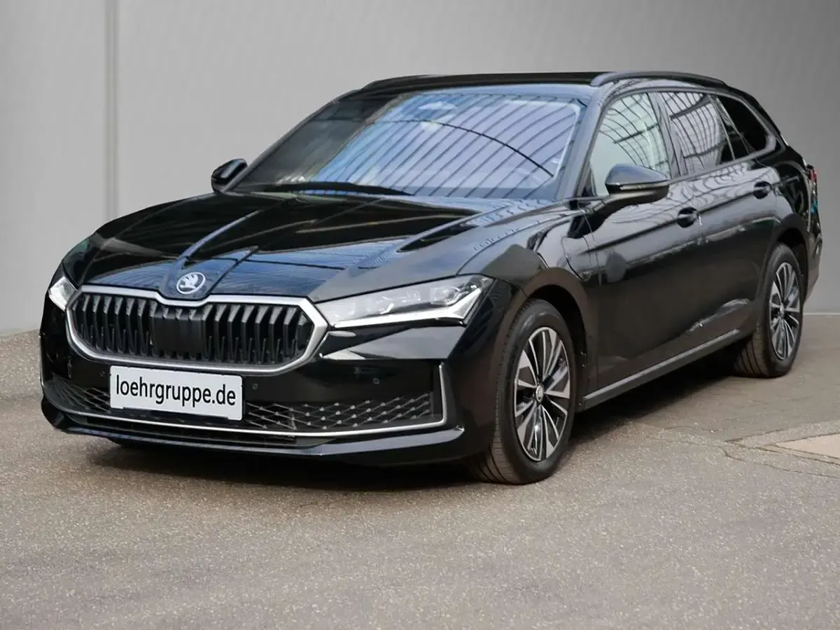 Gebraucht Skoda Superb Selection 204 PS (150 kW) 2025 Ebony schwarz metallic Kombi