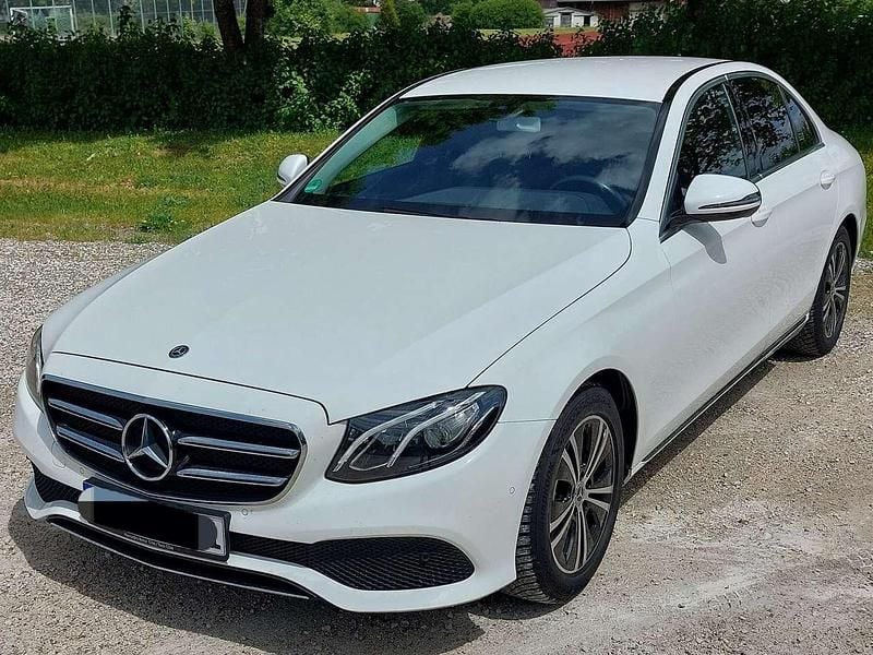 Weiß Gebraucht 2019 Mercedes E200 Avantgarde Limousine | 27.000 € (Fairer Preis) - Bild 1/4