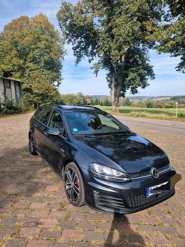 Grün Gebraucht 2016 VW Golf VII GTD Kombi | 14.000 € (Guter Preis) - Bild 1/4