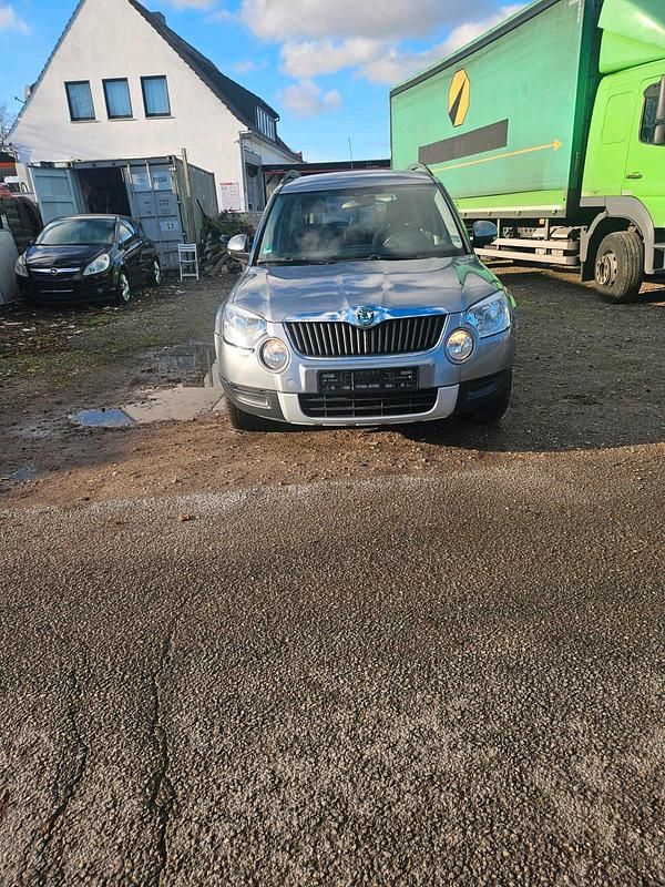 Silber Gebraucht 2010 Skoda Yeti SUV | 2.990 € (Superpreis) - Bild 1/4