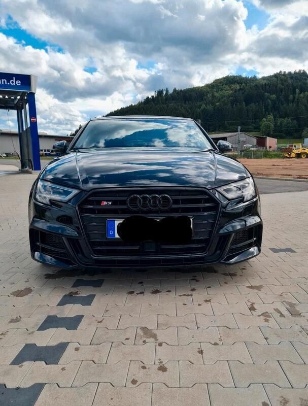 Schwarz Gebraucht 2019 Audi S3 Limousine | 30.300 € (Teuer) - Bild 1/4