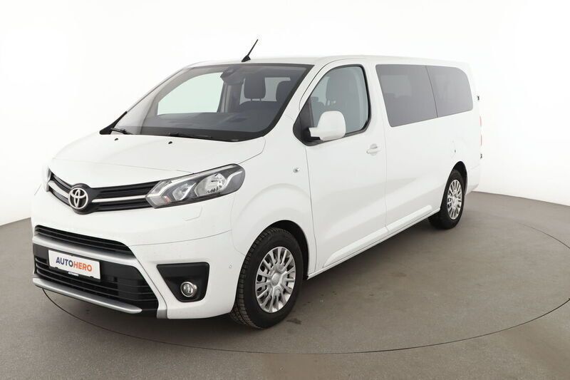 Weiß Gebraucht 2021 Toyota Proace Verso Comfort Kombi | 31.620 € - Bild 1/4