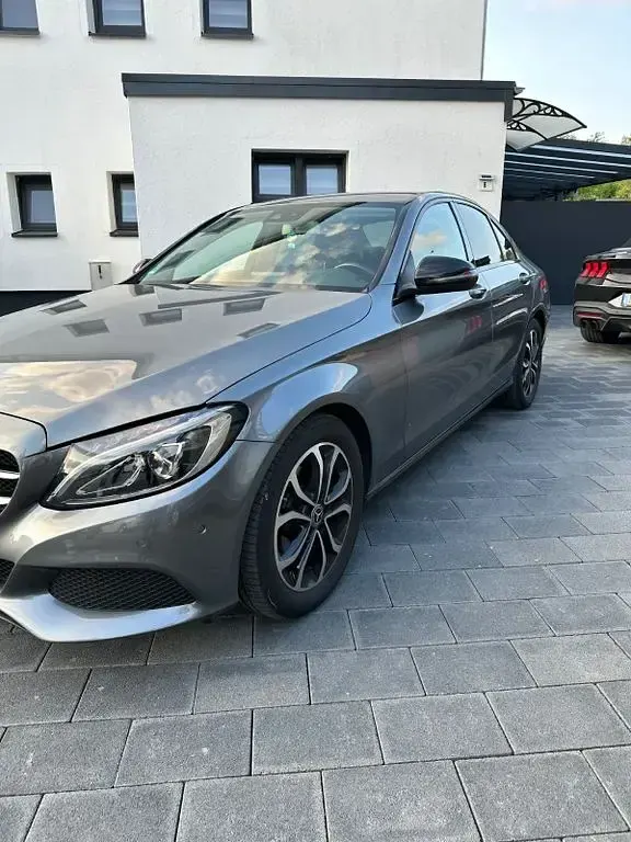 Gebraucht Mercedes C180 Avantgarde 156 PS (114 kW) 2018 Grau Limousine