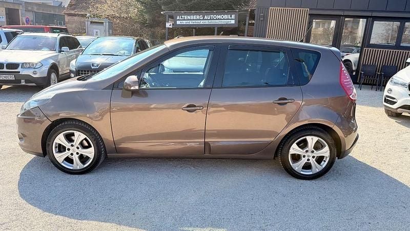 Gebraucht Renault Scénic III Dynamique 110 PS (80 kW) 2011 Braun Van / Kleinbus