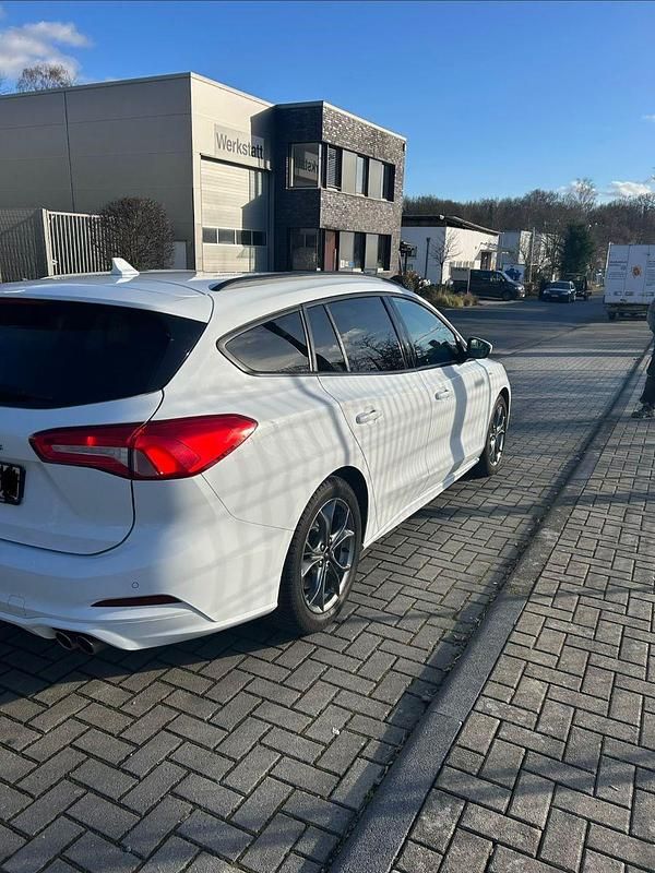 Gebraucht Ford Focus ST-Line 125 PS (91 kW) 2019 Weiß Kombi