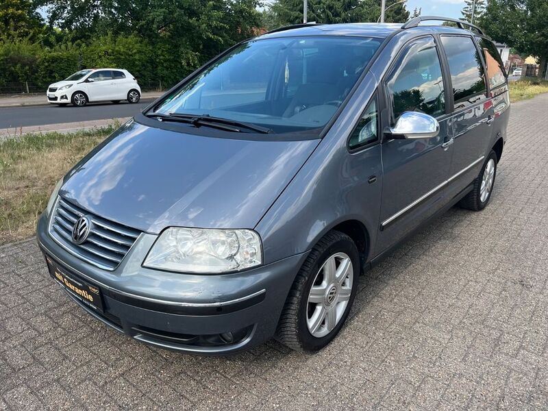 Grau Gebraucht 2010 VW Sharan United Van / Kleinbus | 5.800 € (Fairer Preis) - Bild 1/4