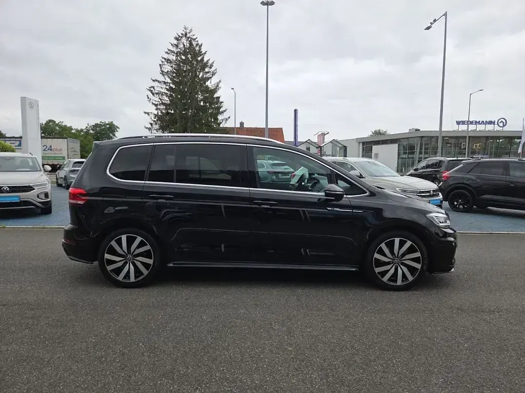 Gebraucht VW Touran Highline 150 PS (110 kW) 2022 Schwarz metallic Van / Kleinbus