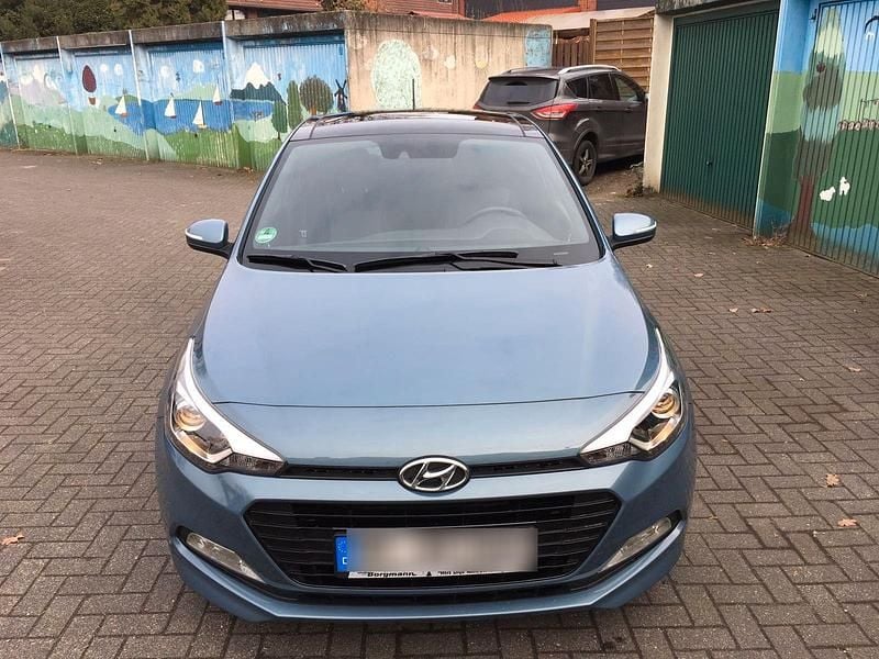 Blau Gebraucht 2016 Hyundai i20 Passion Kleinwagen | 9.999 € (Fairer Preis) - Bild 1/4
