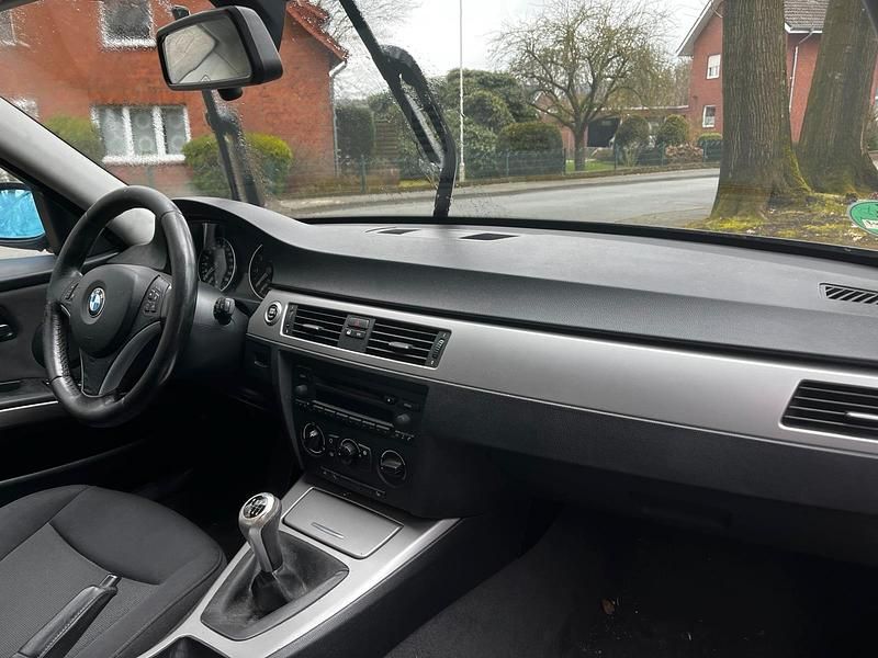 Gebraucht BMW 318 143 PS (105 kW) 2006 Schwarz Limousine