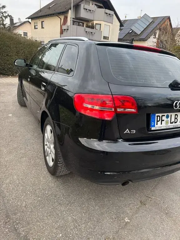 Gebraucht Audi A3 Attraction 105 PS (77 kW) 2011 Schwarz Kleinwagen