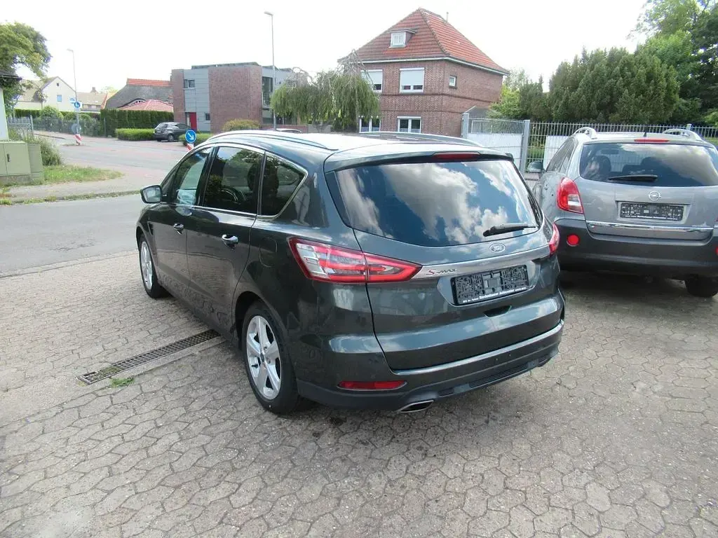 Gebraucht Ford S-MAX Business Edition 179 PS (131 kW) 2016 Grün Van / Kleinbus