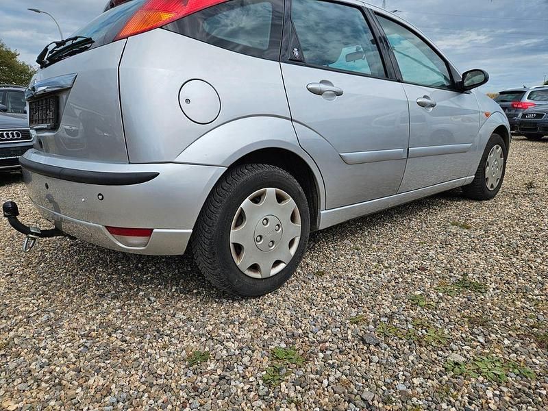 Silber Gebraucht 2005 Ford Focus Viva Limousine | 3.380 € (Fairer Preis) - Bild 1/4