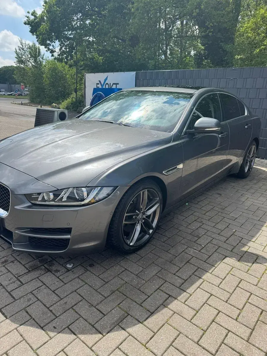 Gebraucht Jaguar XE Prestige 179 PS (131 kW) 2015 Grau Limousine