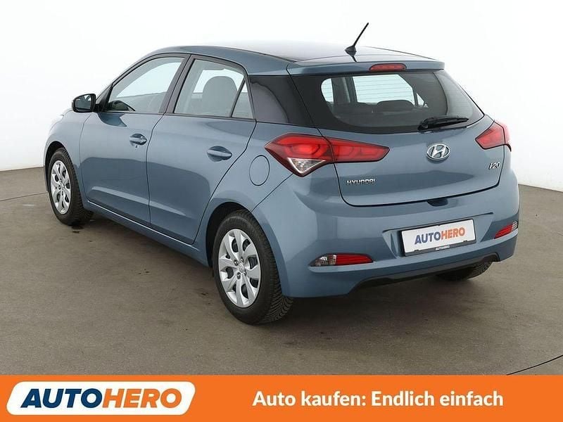 Gebraucht Hyundai i20 Life 84 PS (61 kW) 2015 Blau Limousine