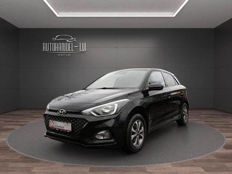 Schwarz Gebraucht 2020 Hyundai i20 Trend Limousine | 9.990 € (Guter Preis) - Bild 1/4