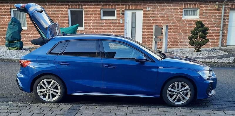Gebraucht Audi A3 S-Line 116 PS (85 kW) 2025 Blau Limousine